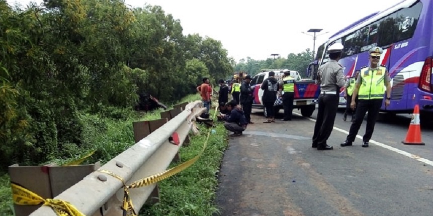   Bus Pariwisata Kecelakaan Tunggal di Tol Cipularang, 7 Tewas